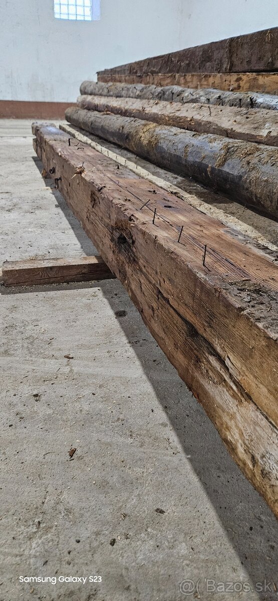 Starý hranol / staré drevo - 2