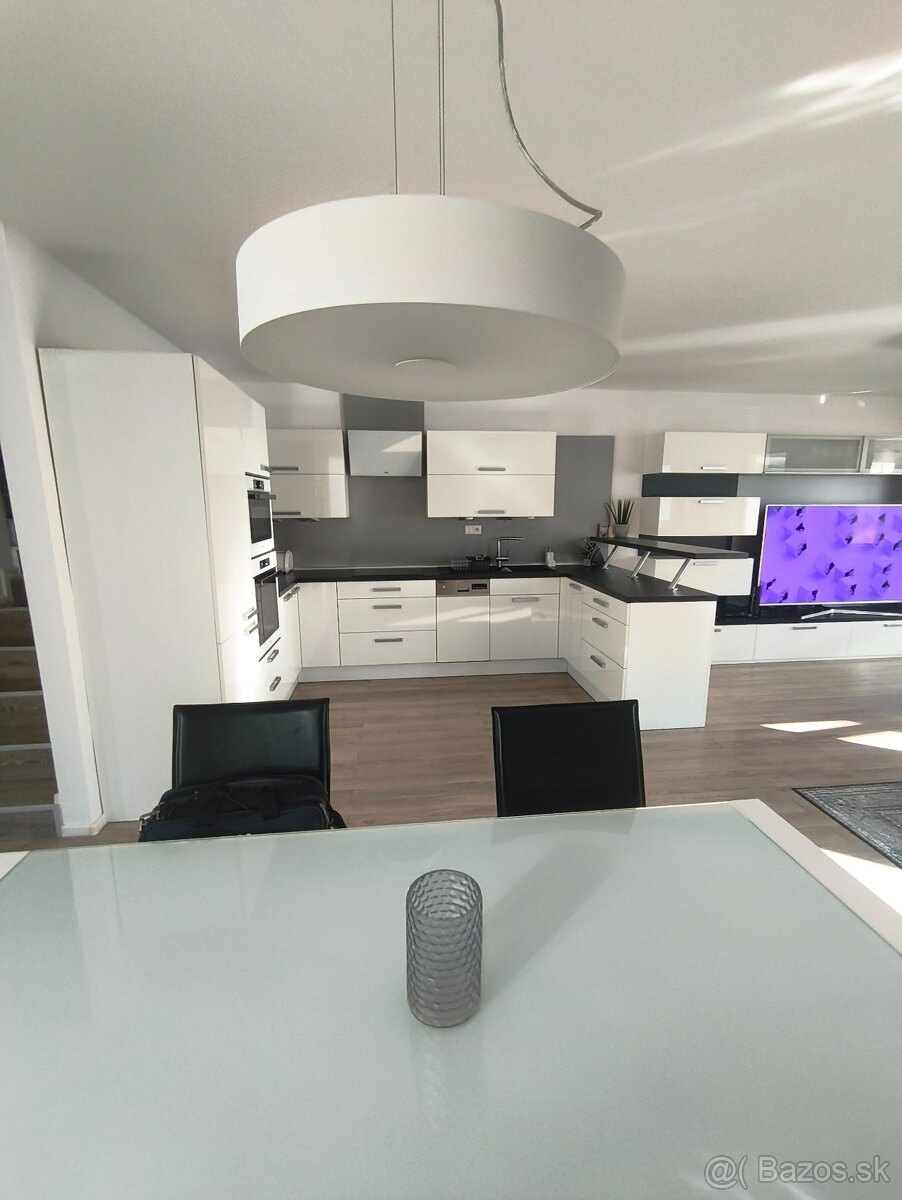 Zariadený RD 125 m² +terasa+garáž=prenájom - 2