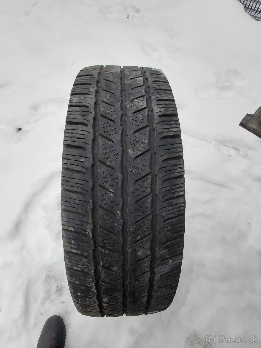 Predám pneu Continental 205 75 R16 C - 2