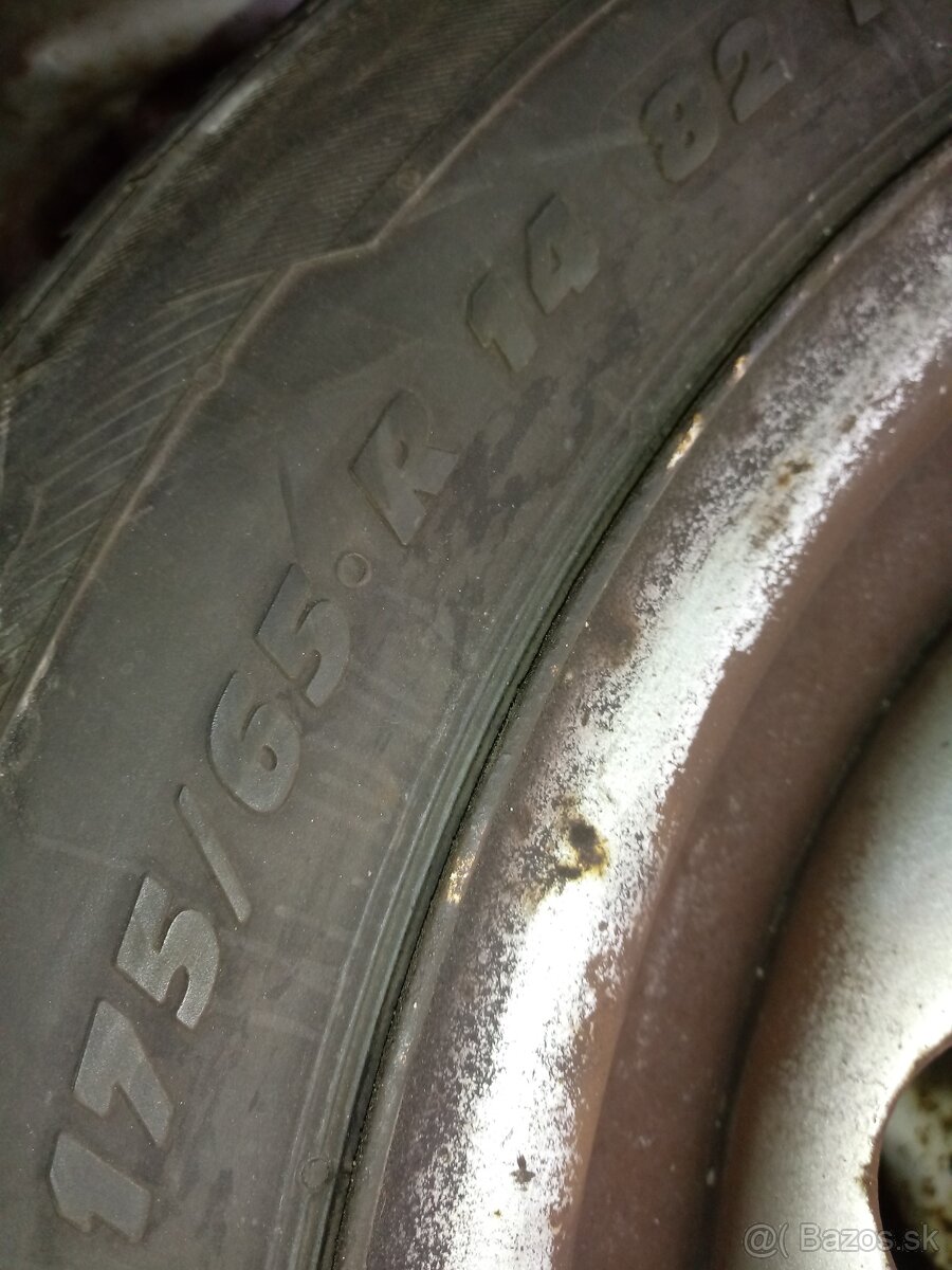 Letné gumy na Seat Incu - 2