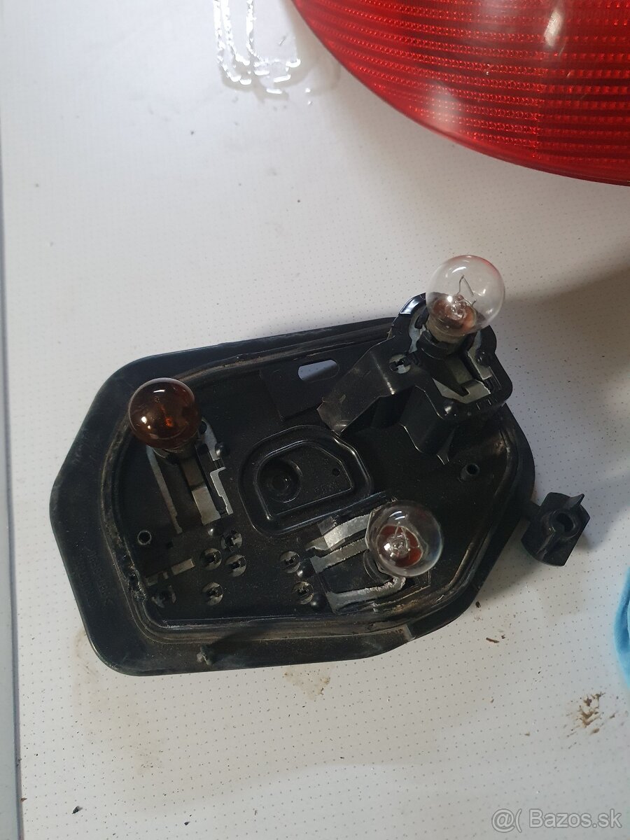 Zadne svetla Peugeot 206 - 2