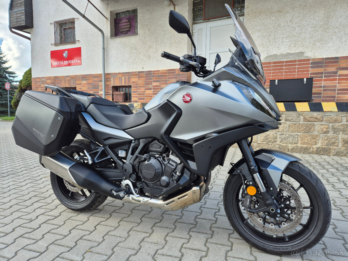 Prodám Honda NT1100 , r. v. 2024, ABS, TC, ČR, 3507km - 2