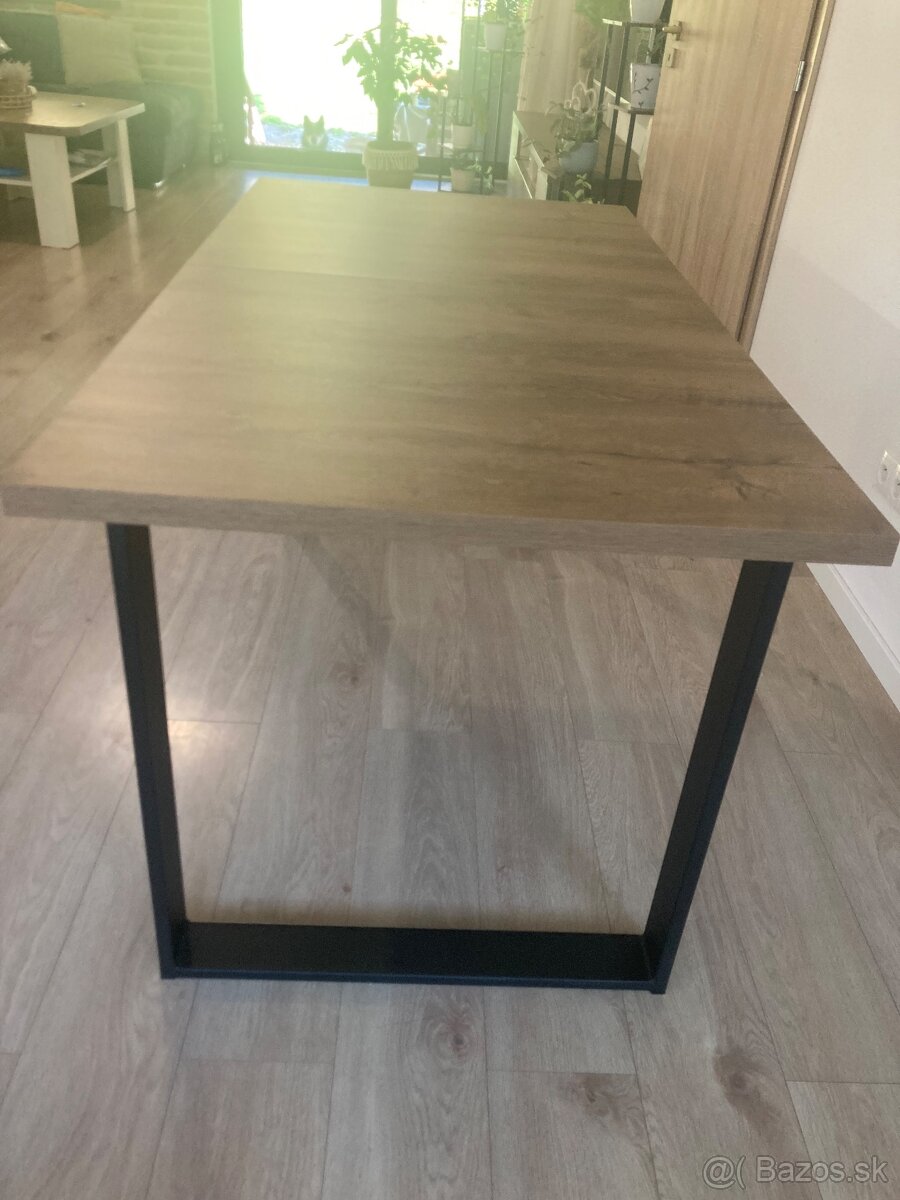 Predam nový jedálenský rozkladací stôl - len zložený - 2