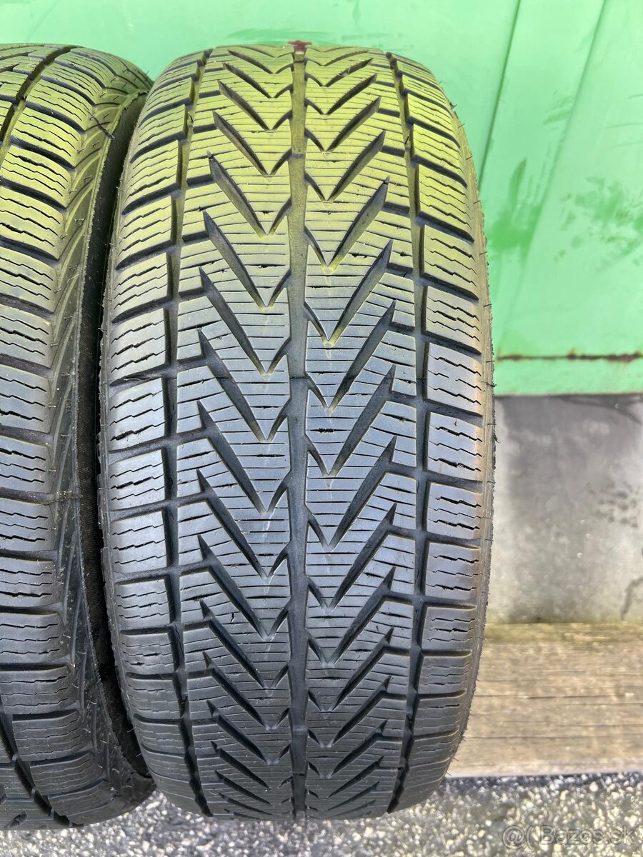 Zimné pneumatiky Vredestein 215/60R16 - 2