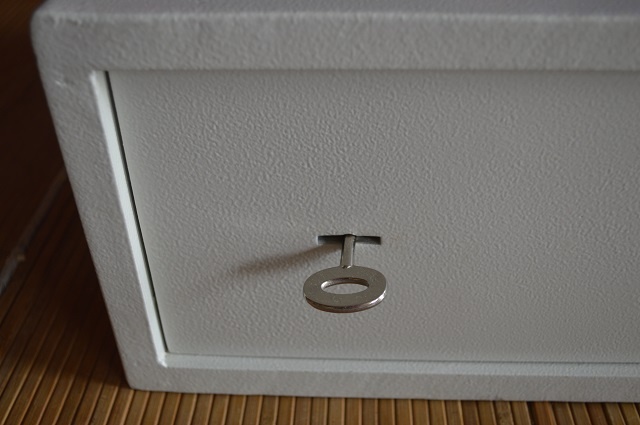 predam tazky, masivny trezor - 2