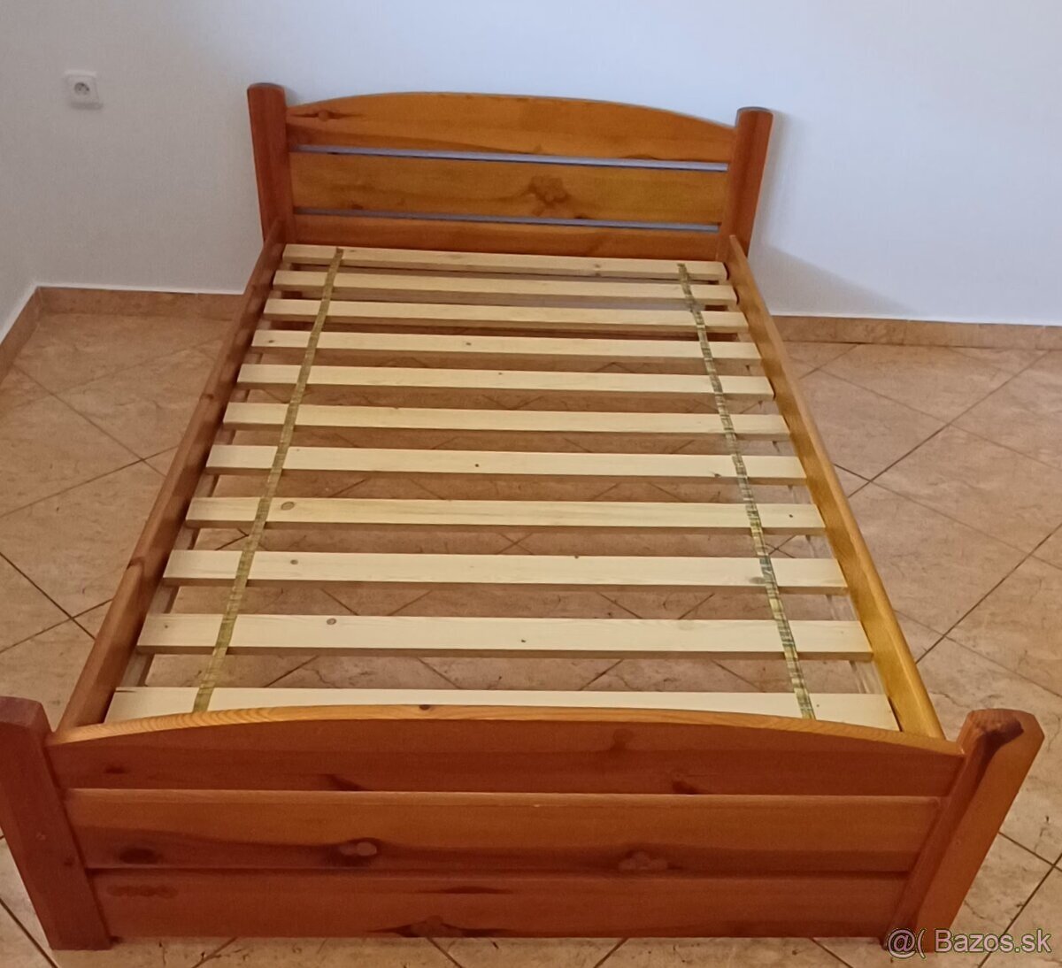 Masívna posteľ - 2