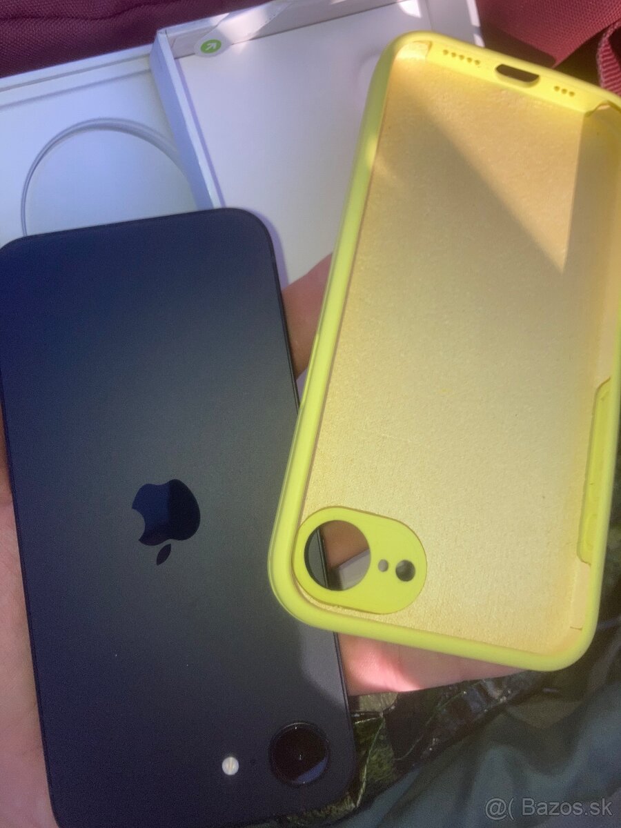 Apple IPhone 16e 128 GB Čierna - 2