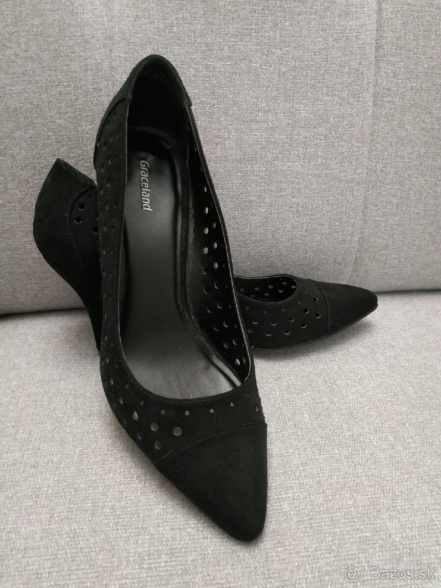 Čierne dámske semišové lodičky, č. 39, Zn. Graceland - 2