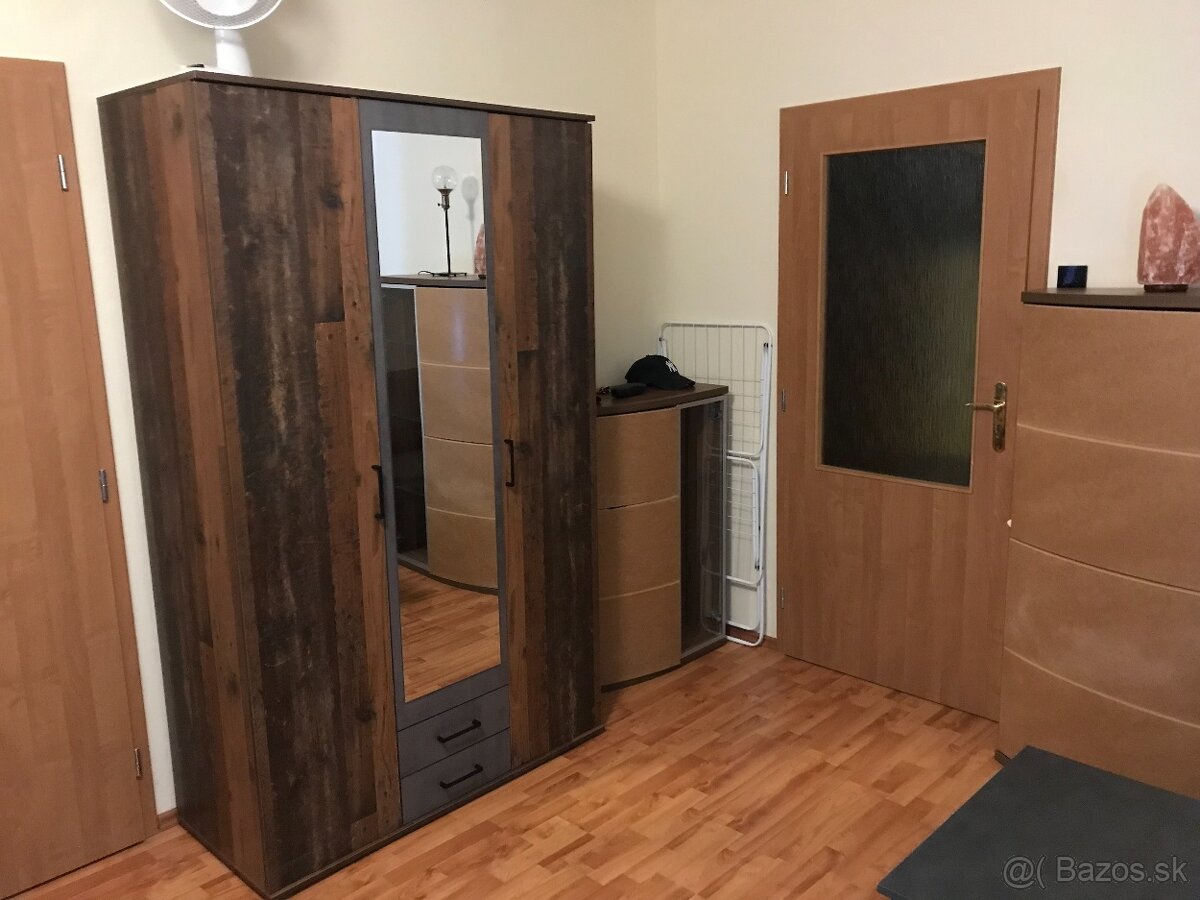 Prenájom samostatnej nepriechodnej izby v Dúbravke. - 2