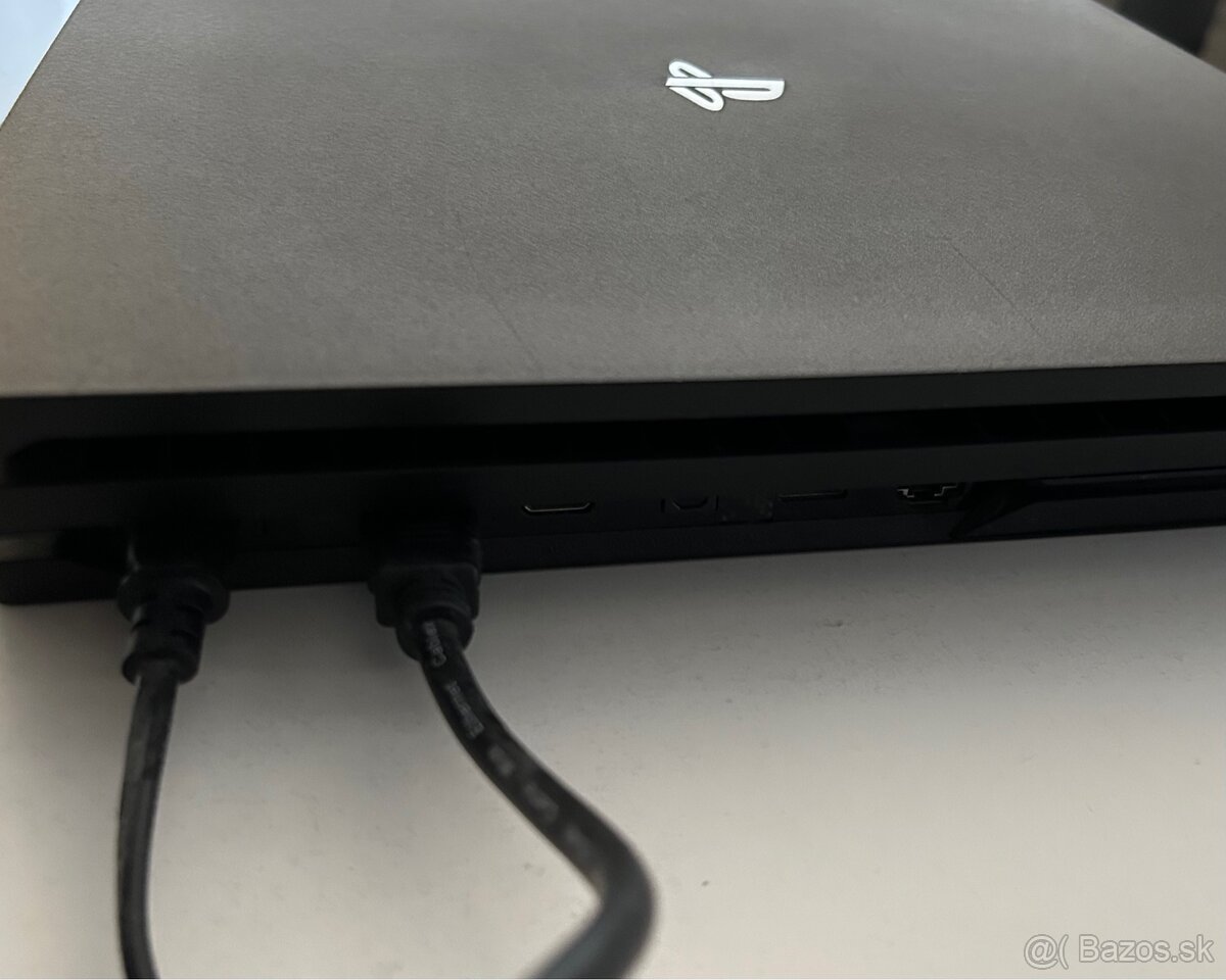 Predám PlayStation 4 Pro (1TB) Perfektny stáv - 2