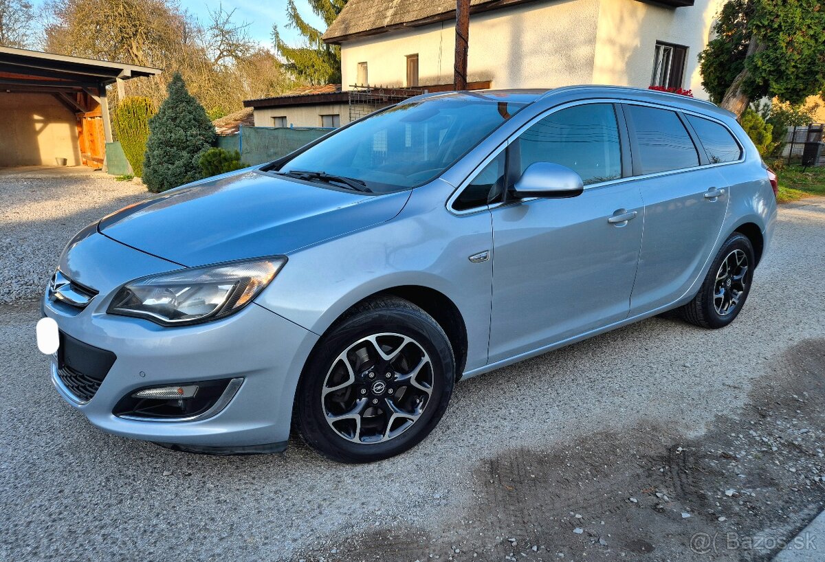 Opel Astra J ST. 124.000km - 2