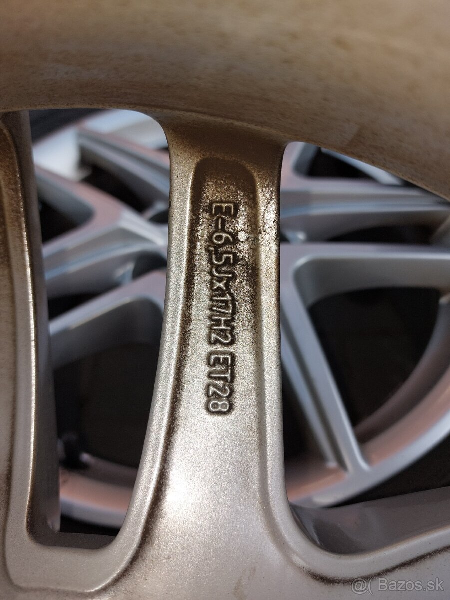 Predám zimné pneumatiky 225/55R17 - 2