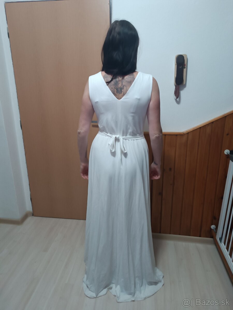 Trblietavé svadobné šaty s rozparkom - 2