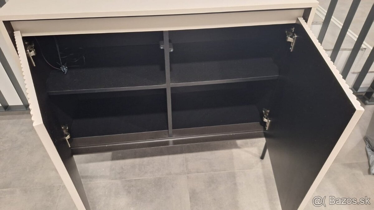 Komoda s osvetlením - TOP STAV - 2