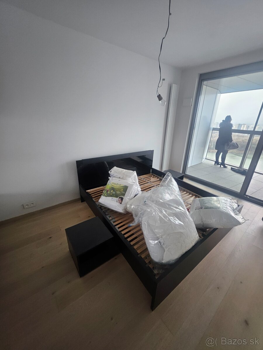 Postel, skrine, nábytok - 2