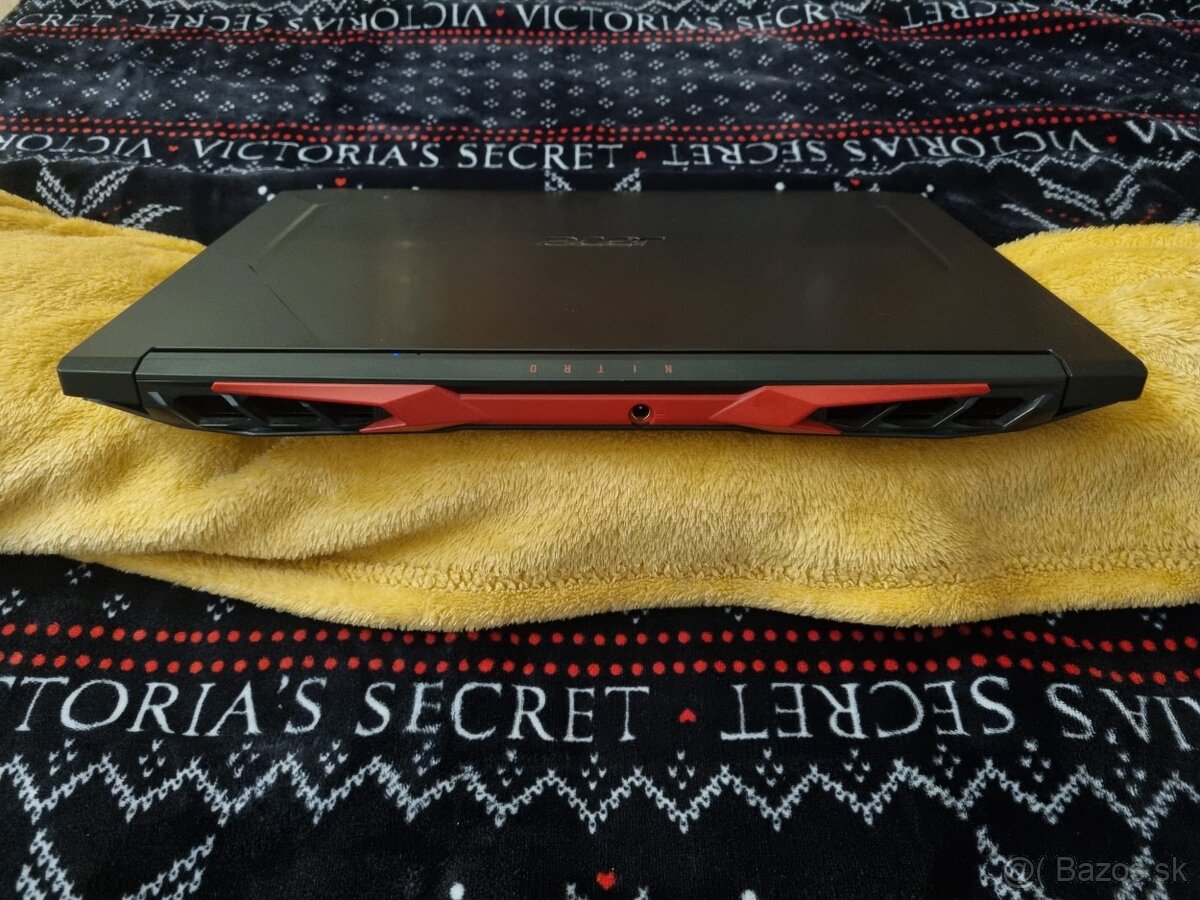 Herny laptop Acer Nitro 5 - 2