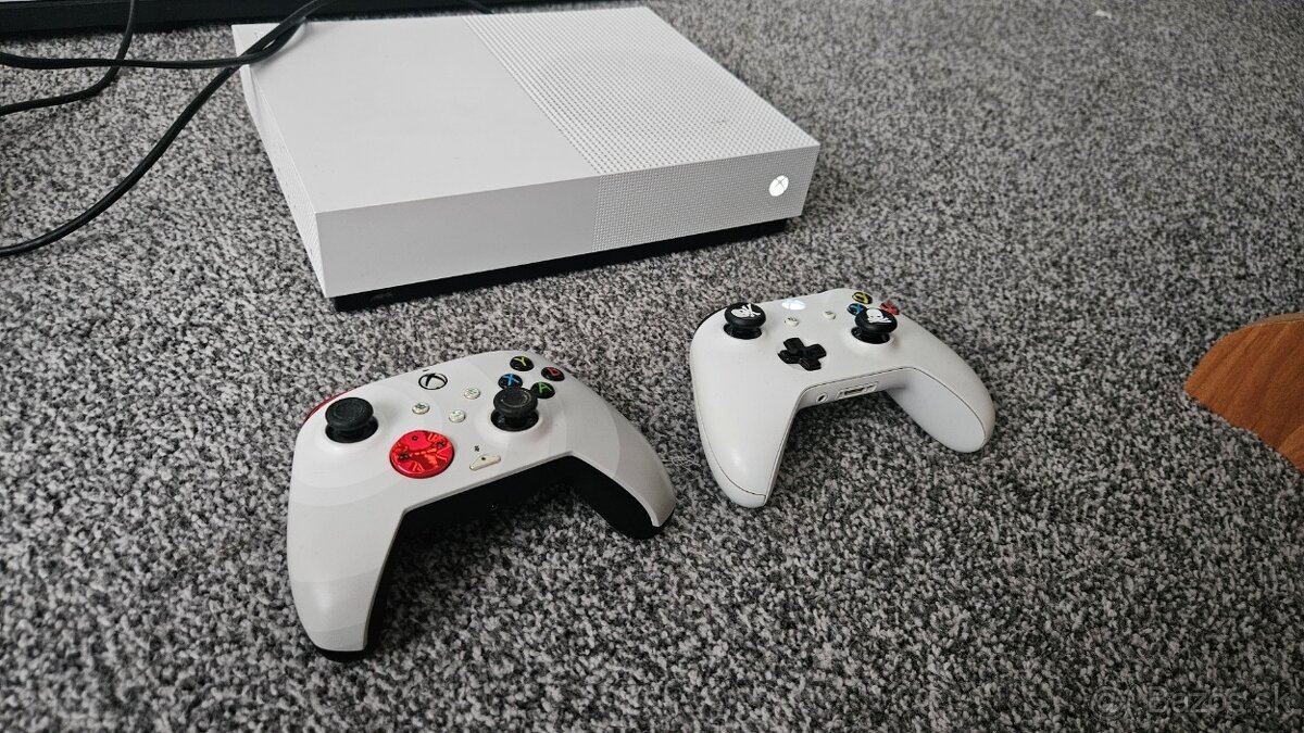 Xbox one S all digital + 130hier a 2 joypady - 2