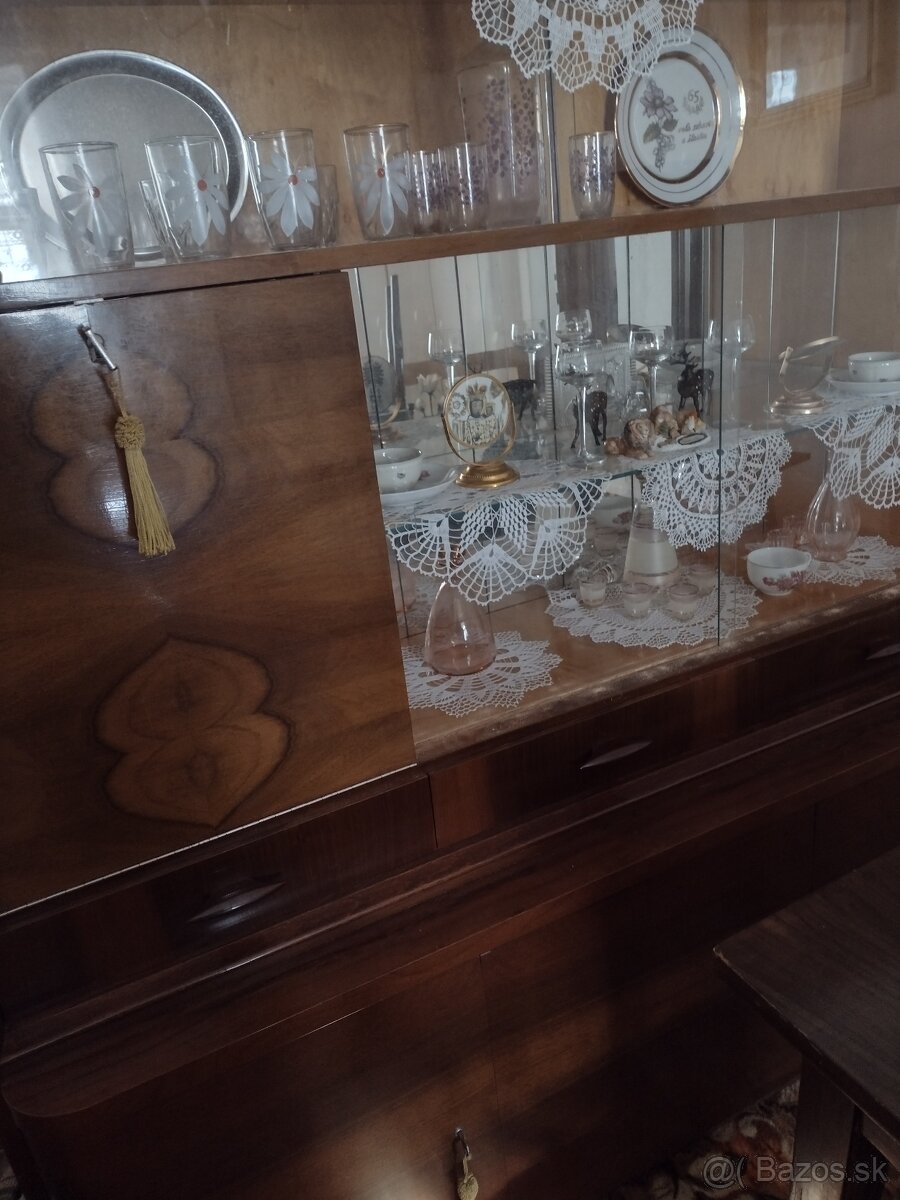 Predám starý nábytok. - 2