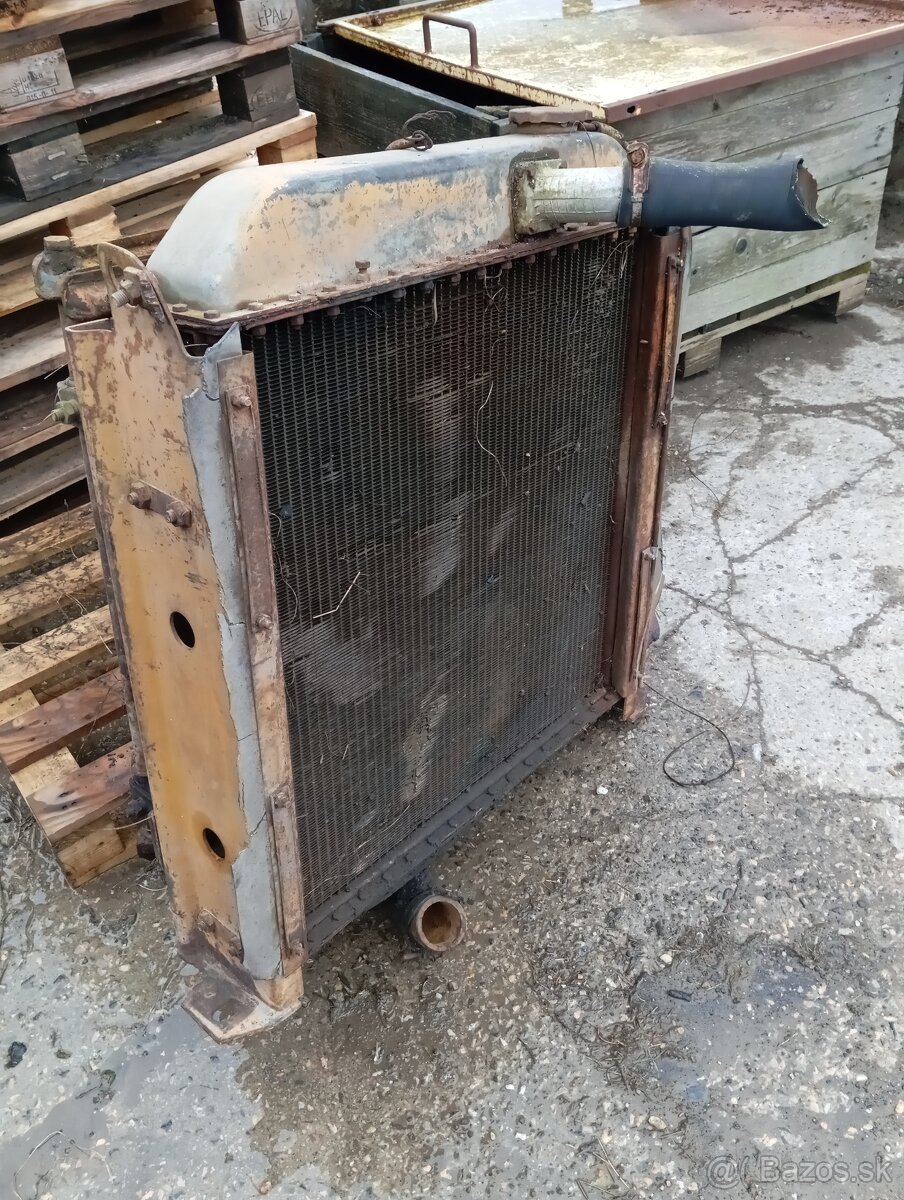 BULDOZER T130 CHLADICE A HYDRAULICKE VALCE - 2