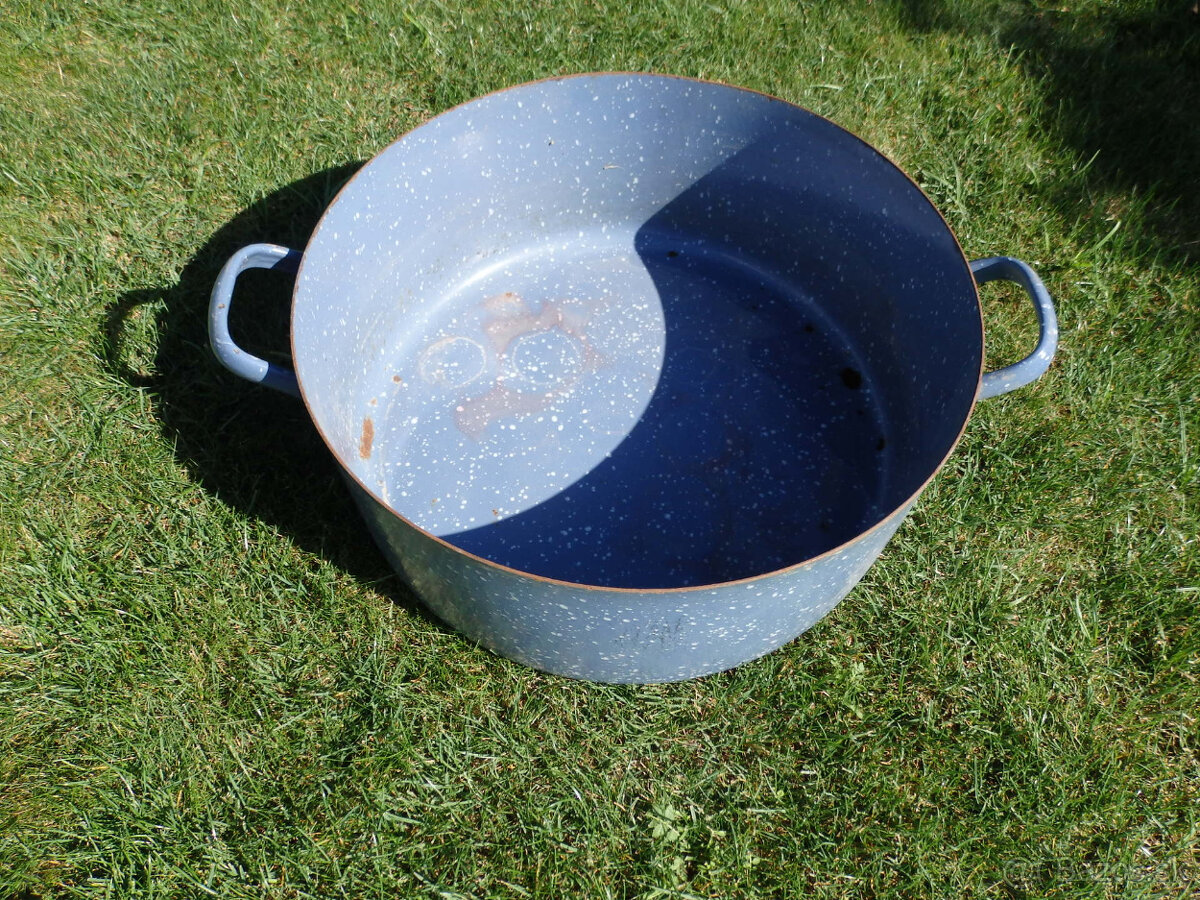 Smaltovaný hrniec - 2