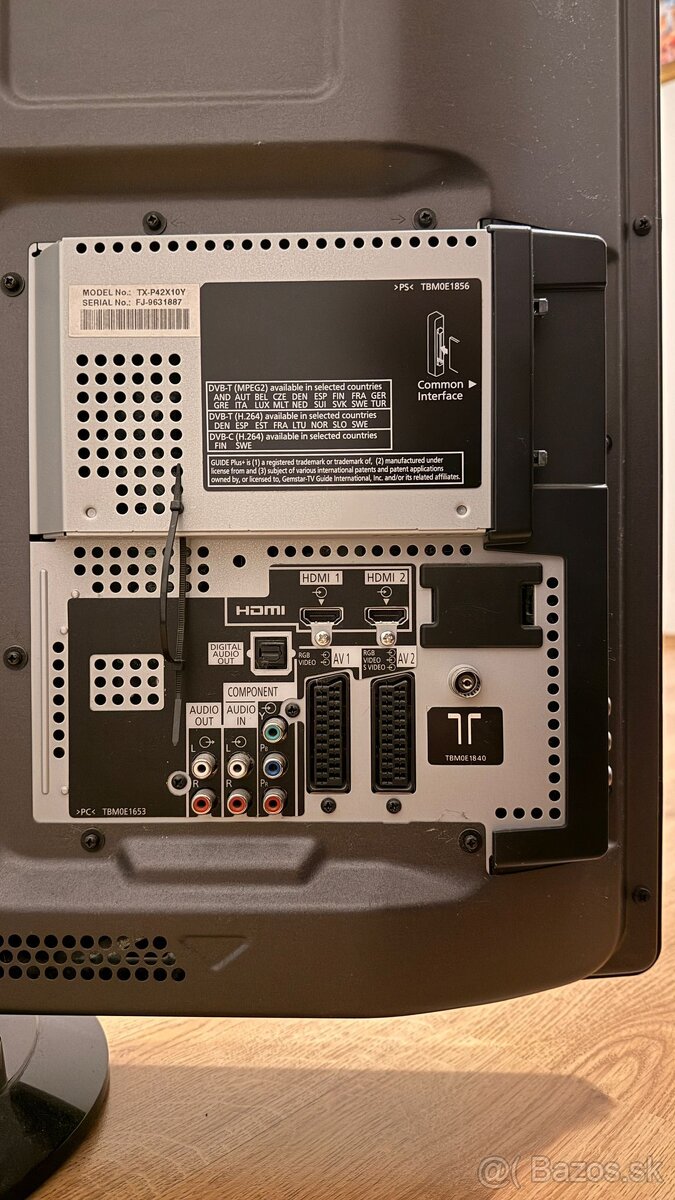 Panasonic Viera TX-P42X10Y (42" / 107cm) - 2