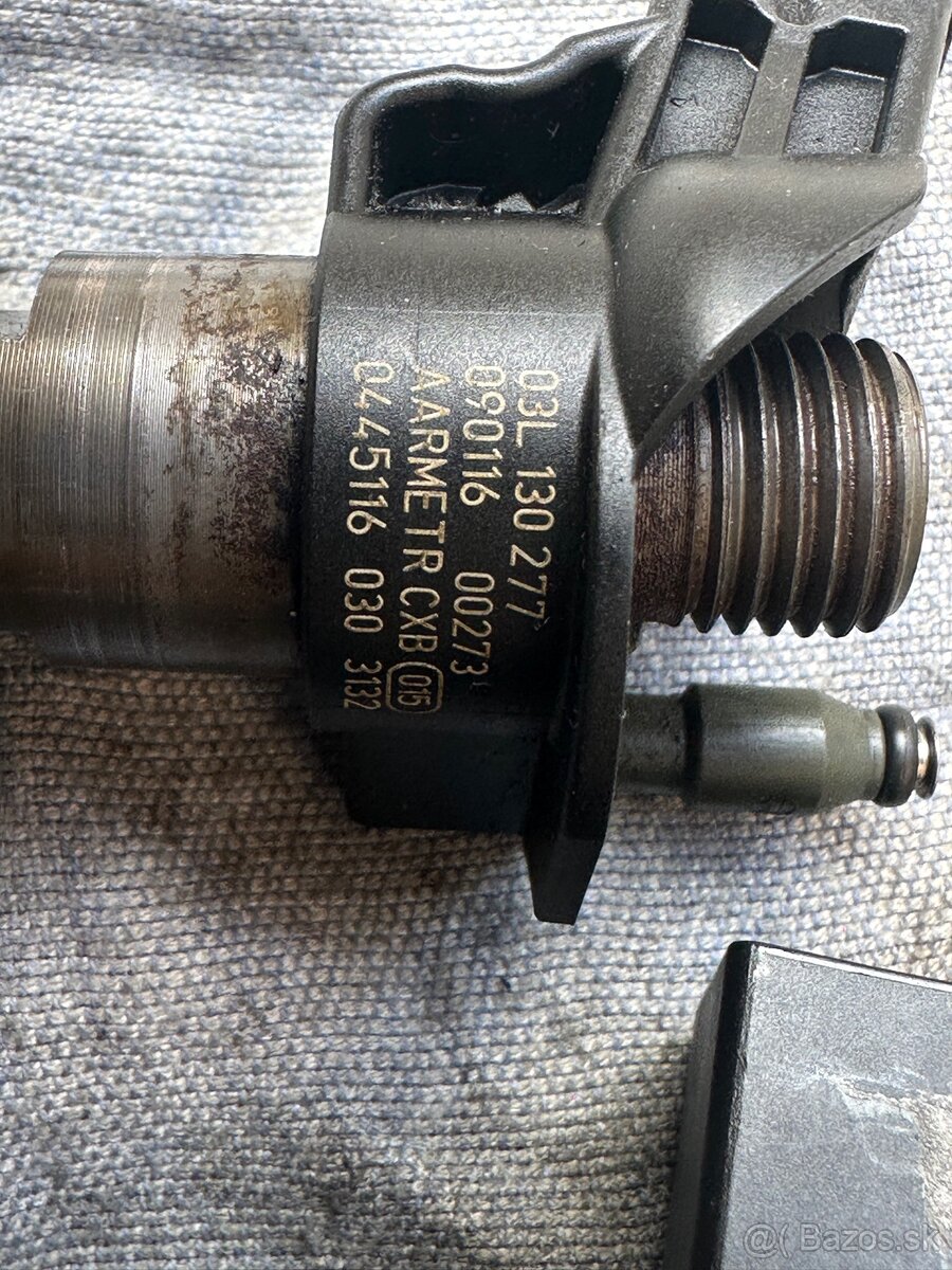 Vstrekovače 03l130277 - 2