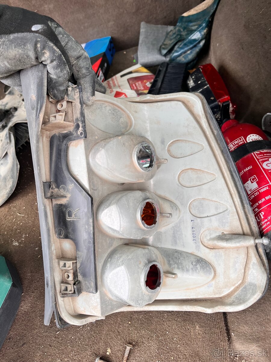 Predné a zadne svetla jeep wj - 2