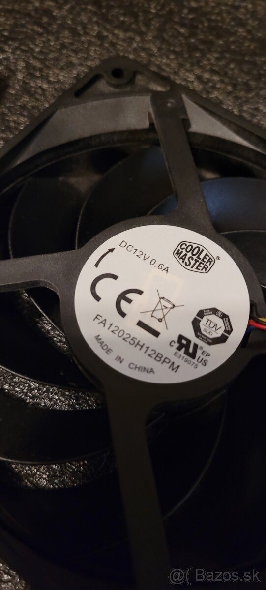 Predám 2 kusy ventilátorov CoolerMaster 120mm / PWM - 2