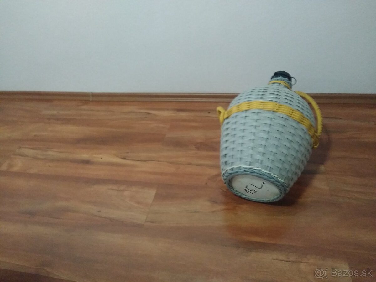 Demižony. - 2