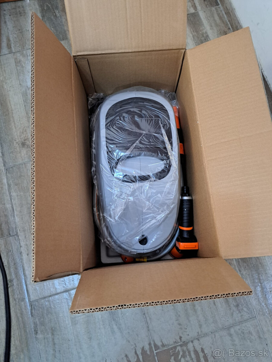 Samonavíjací bubon s 20m hadicou. - 2