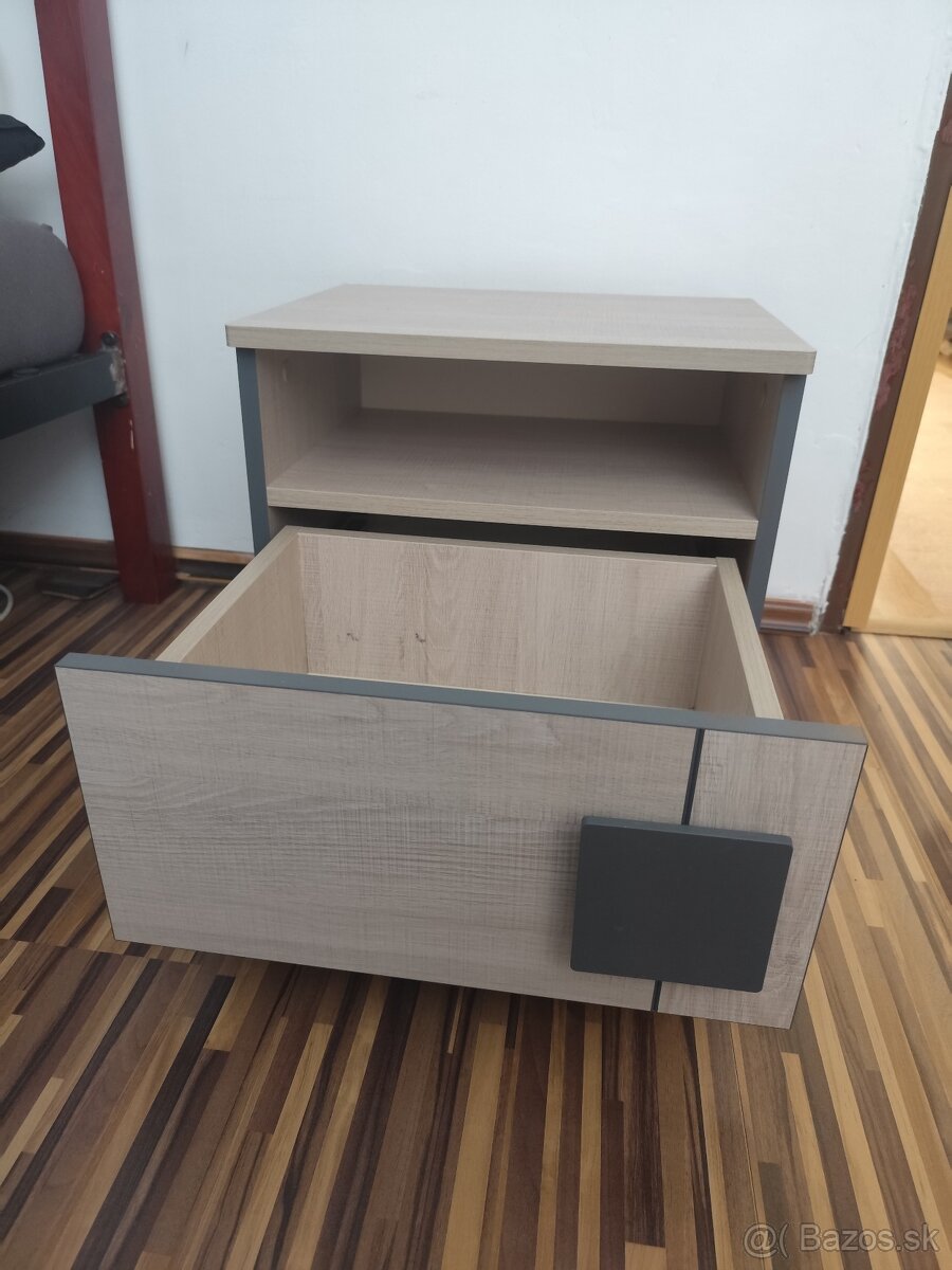 Nočný stolík - 2