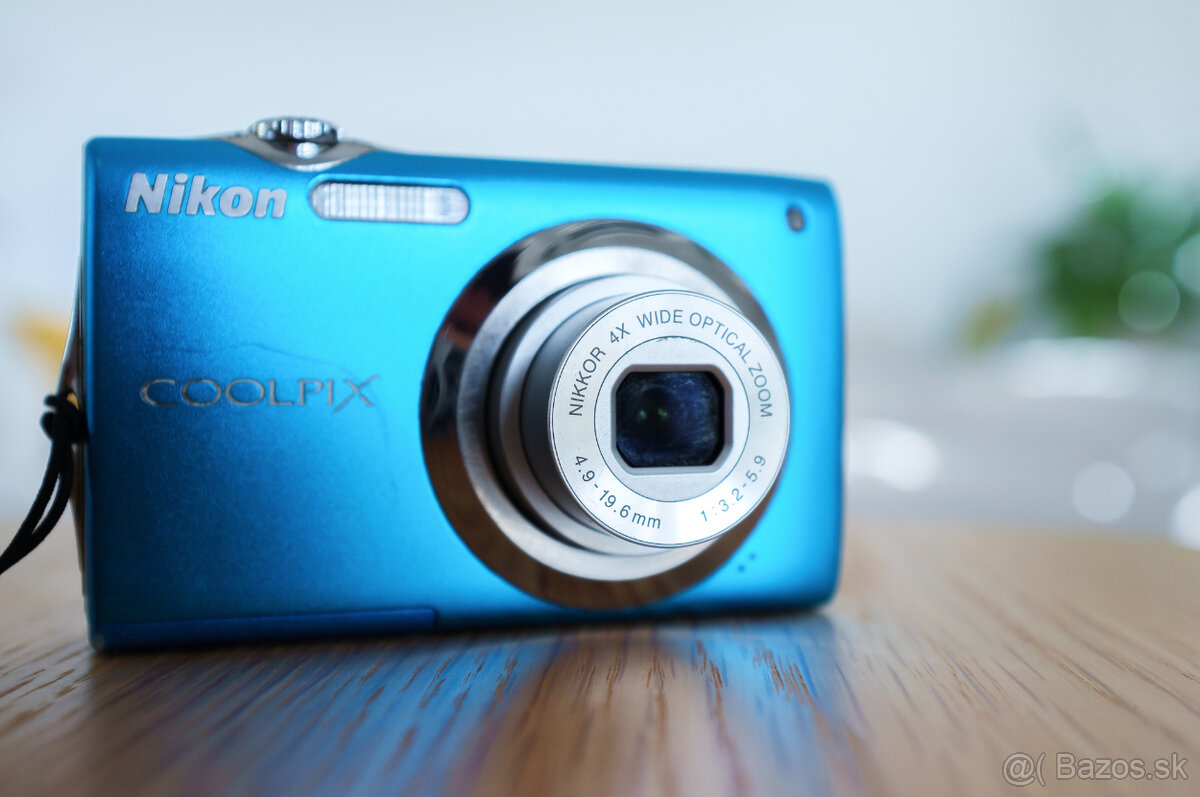 Modrý Nikon Coolpix S3000 – Ultratenký Y2K kompakt - 2