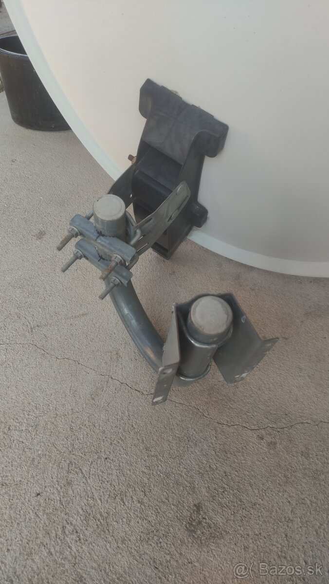 Satelitný tanier s hlavicou a príchytkou - 2