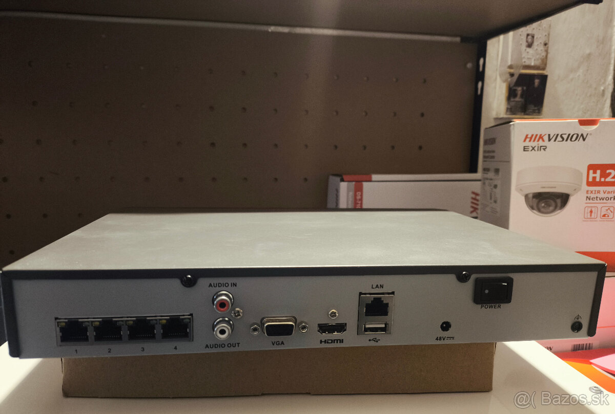 Hikvision DS-7604NI-K1/4P (B) - 2