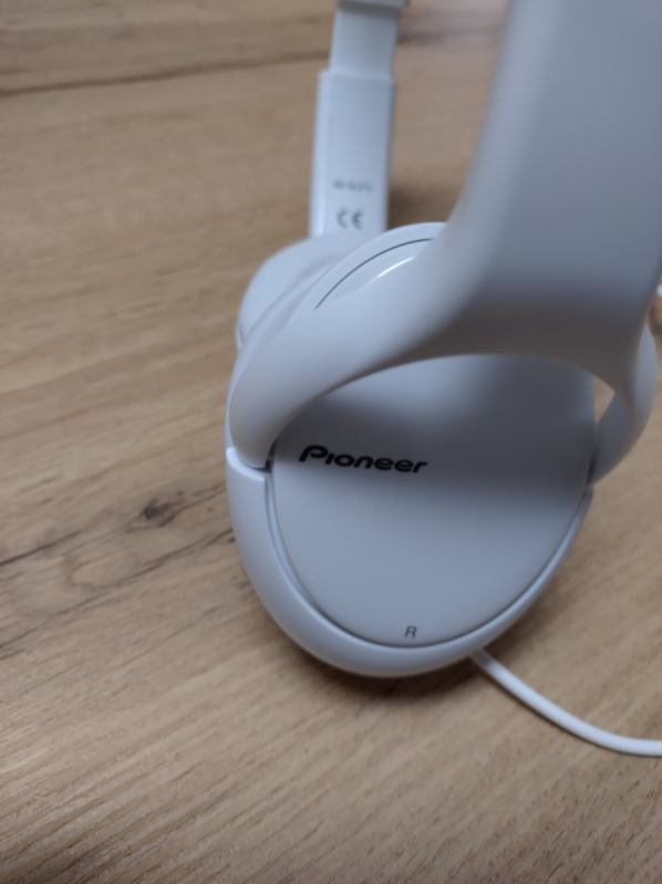 sluchatka Pioneer SE-MJ711-W biele - 2
