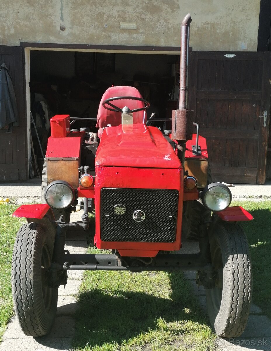 Ponúkam traktor s príslušenstvom - 2