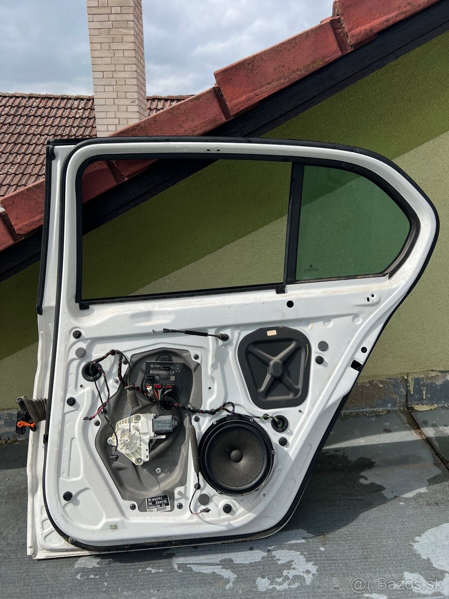 Superb 2 zadné dvere - 2