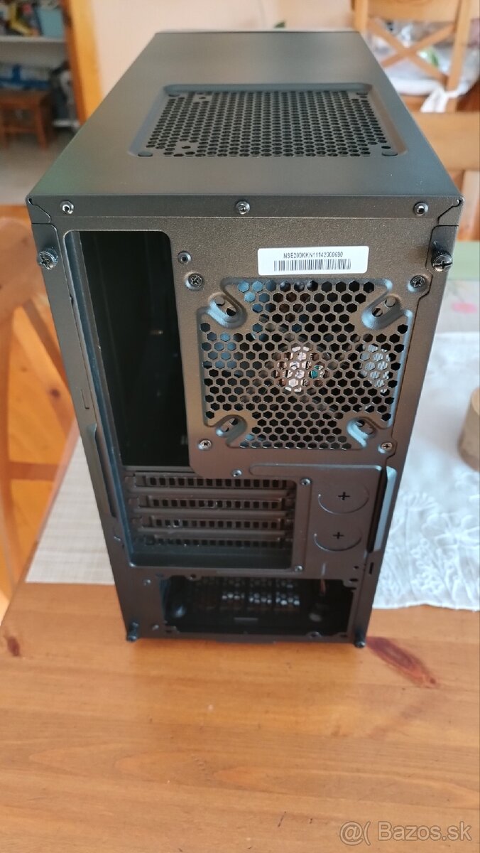 Predám PC skrinku Cooler Master N200. - 2