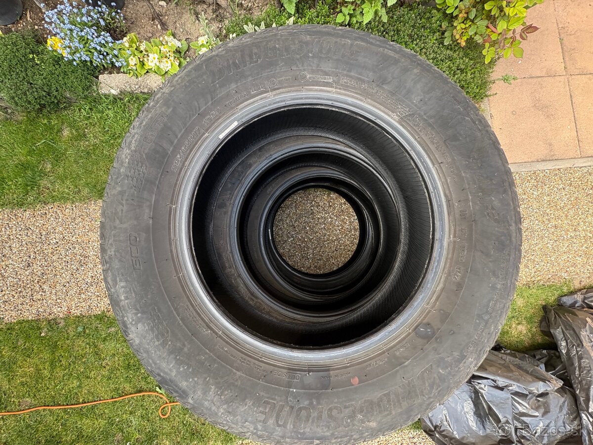225/65R17 - 2