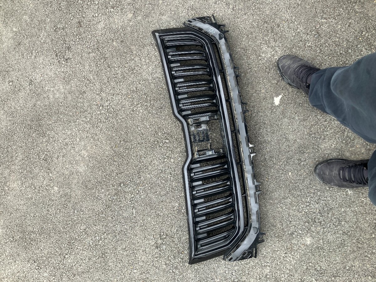 Maska skoda kodiaq Cerna grill radar - 2