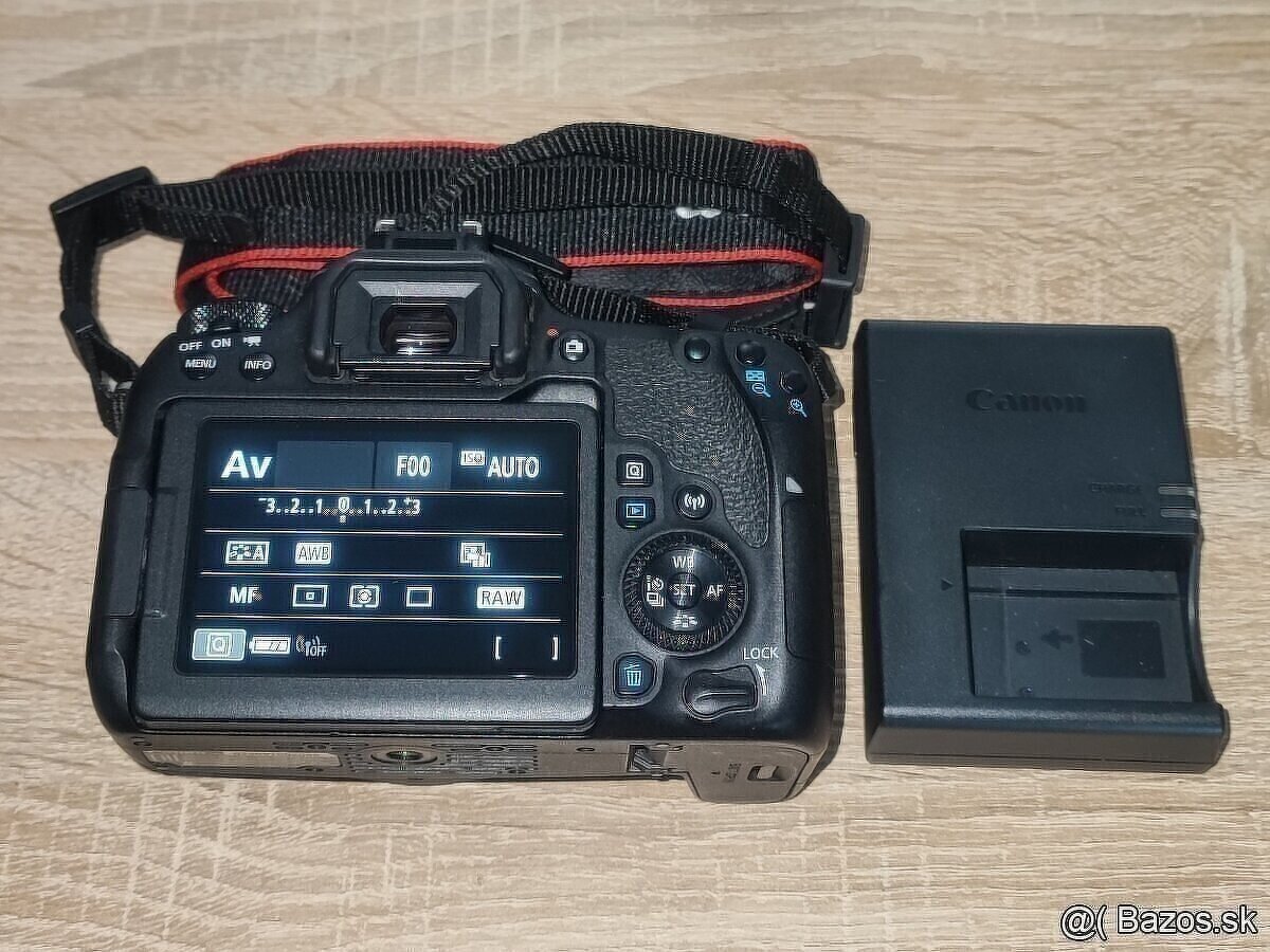 Canon EOS 77D - 2