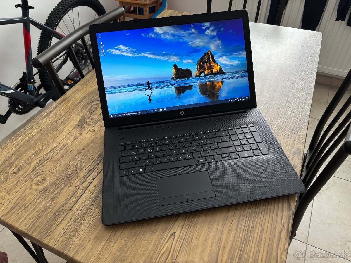 17.3"/Notebook/4GB RAM DDR4/1TB SSHD/AMD Radeon HD 2GB - 2