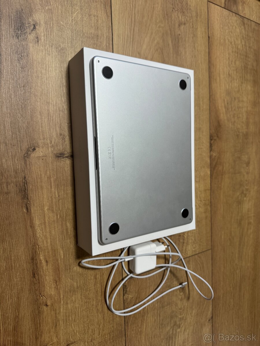 Predám MacBook Air 13,6" Apple M2 RAM 16 GB SSD 256 GB - 2