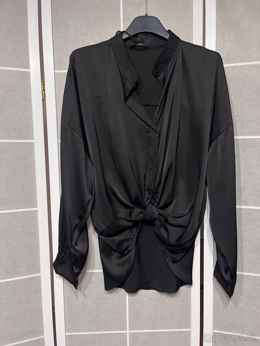 Čierna satenova bluzka - 2