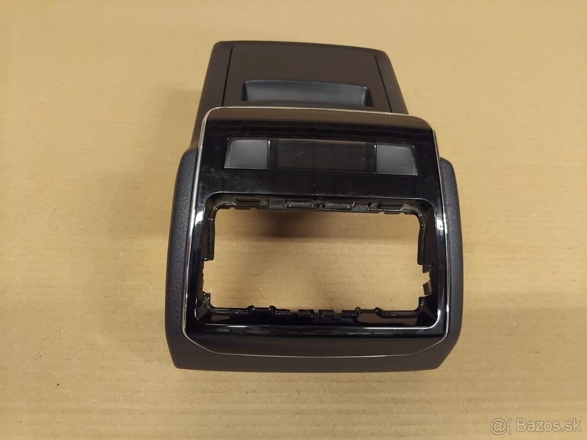 zadný displej, popolník Superb 3 - 2