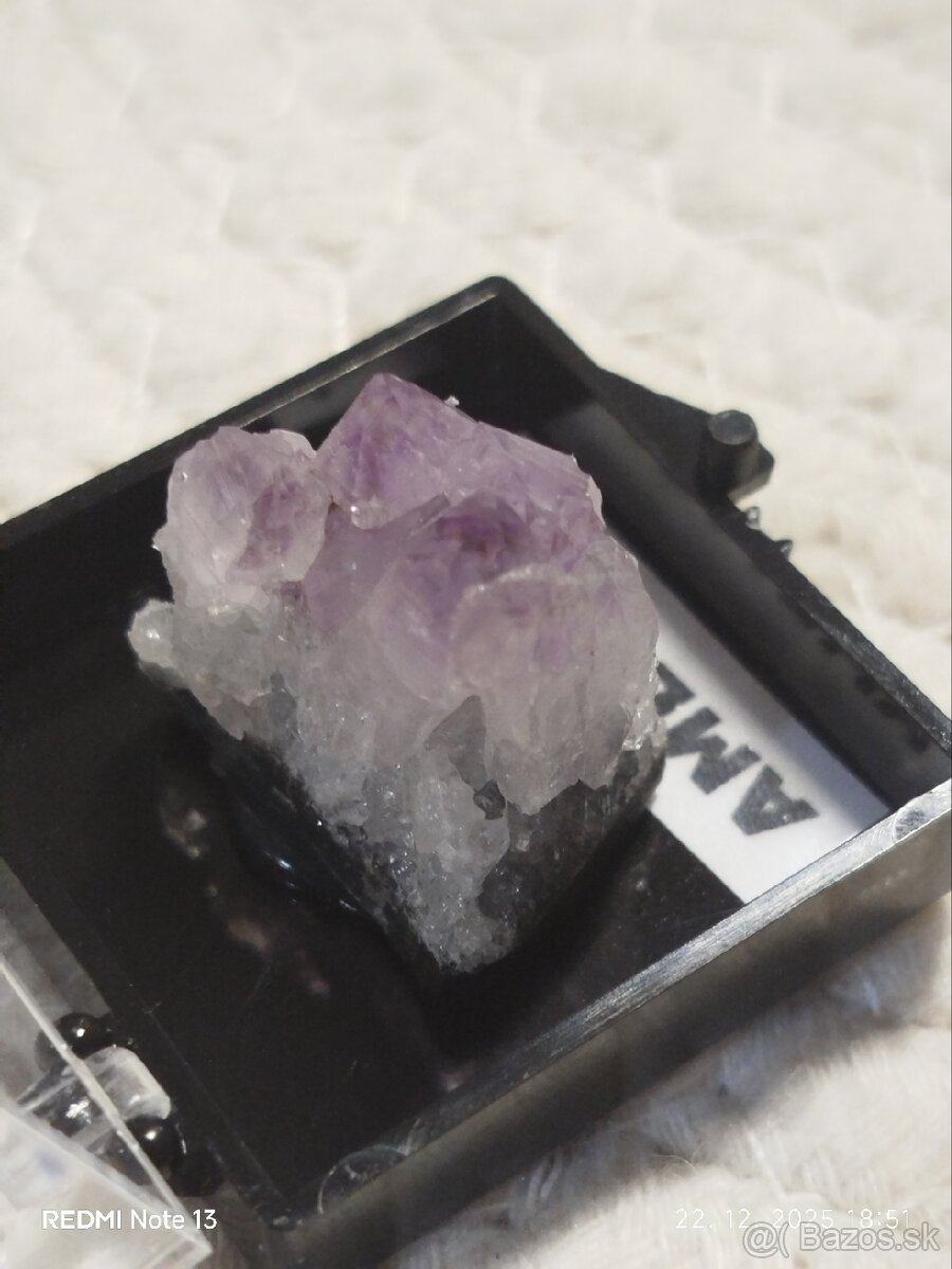 Minerály - 4 druhy - 2