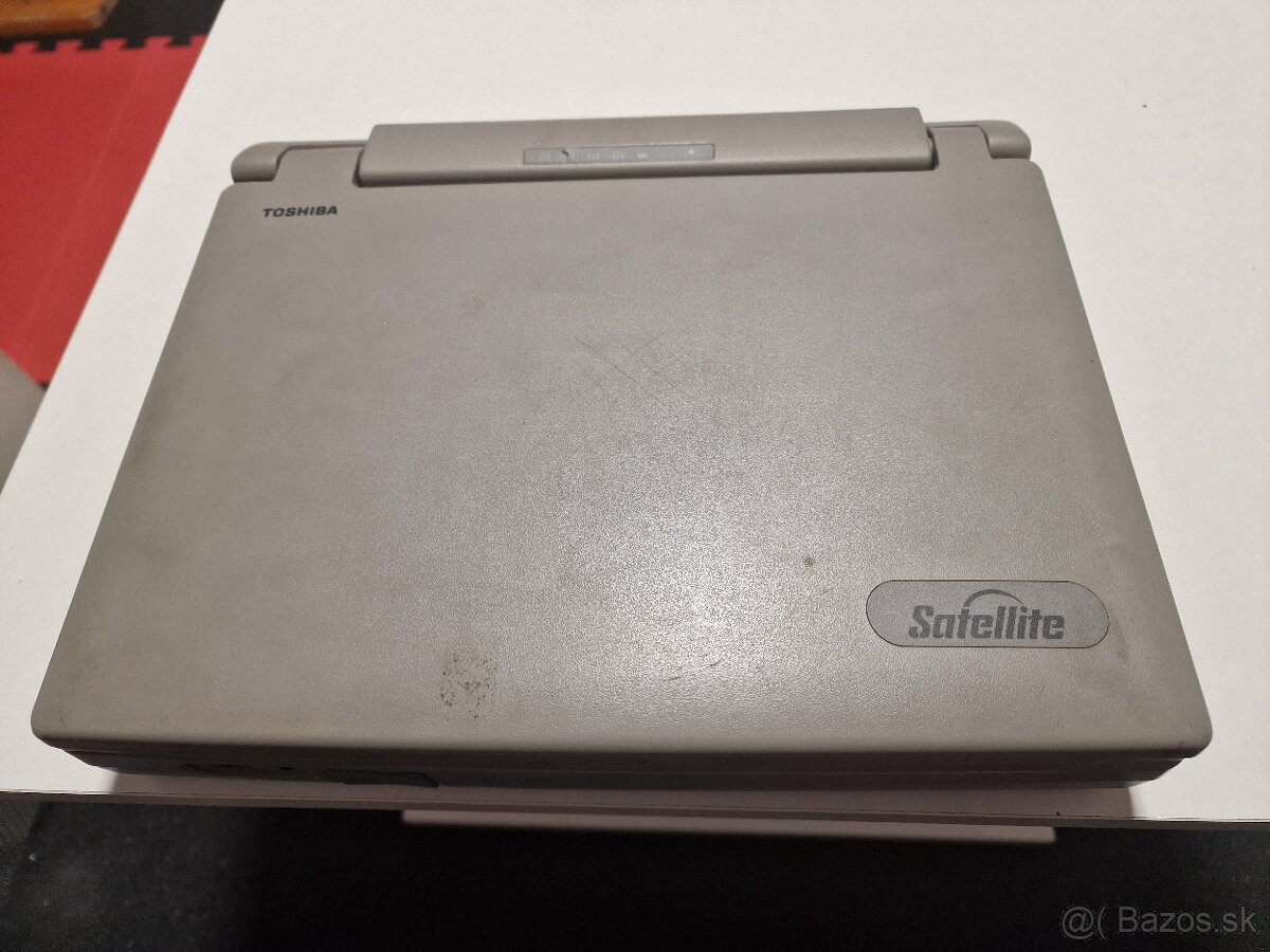 Toshiba Satellite 210CS retro laptop - 2