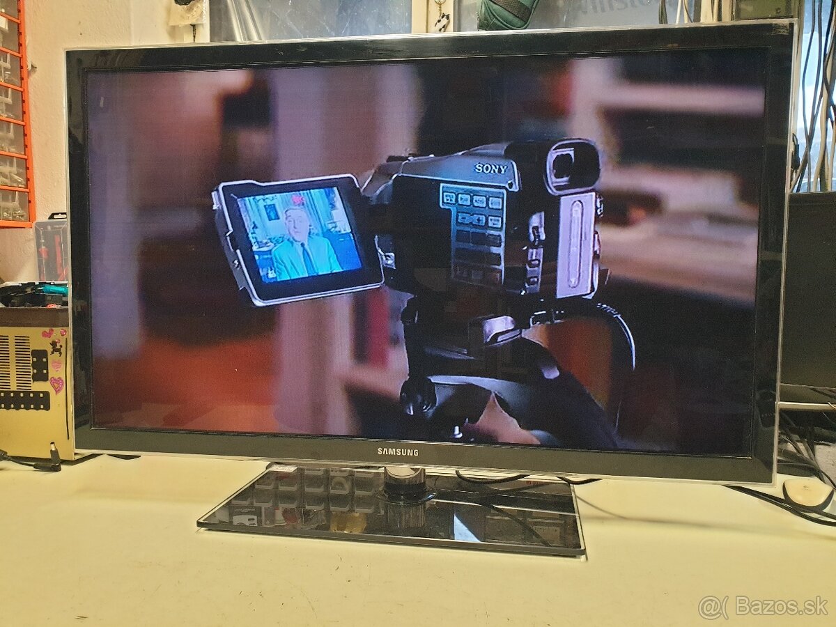 40" LED TV - 2