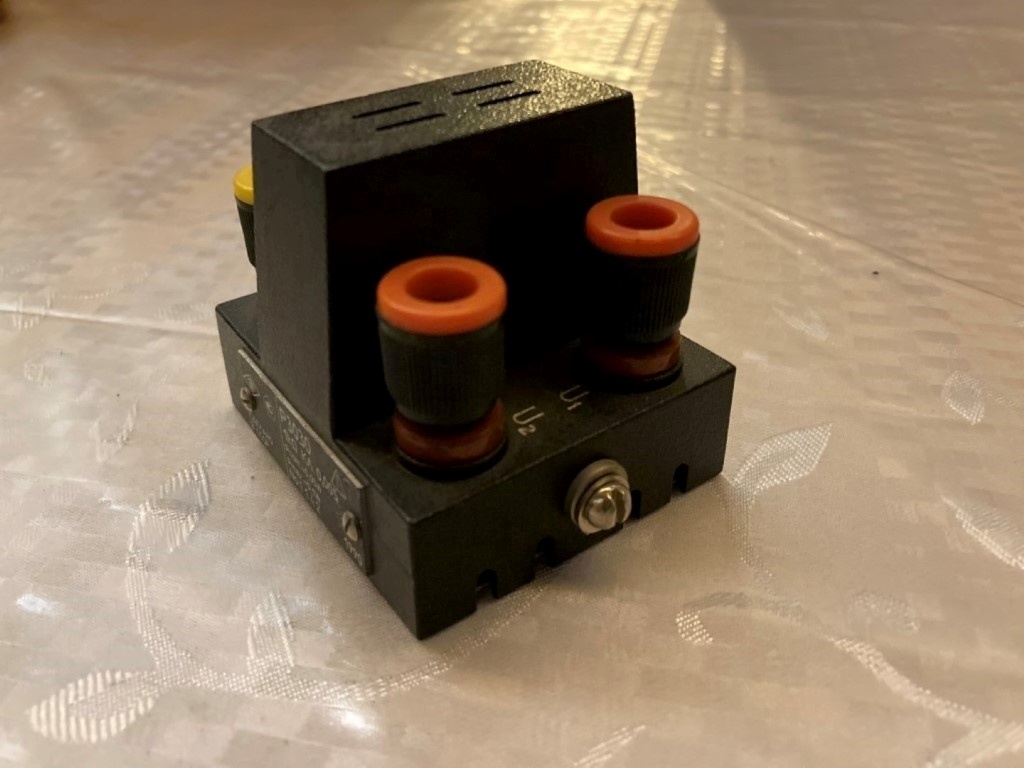 Etálon odporu P3030, bočník s presnosť 0,005% - 2