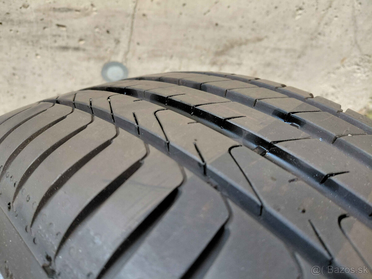 1ks Pirelli 225/40R19 - 2